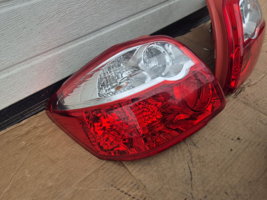 Stopuri/Triple Spate Toyota Auris Facelift 2010-2012. Volan stinga.