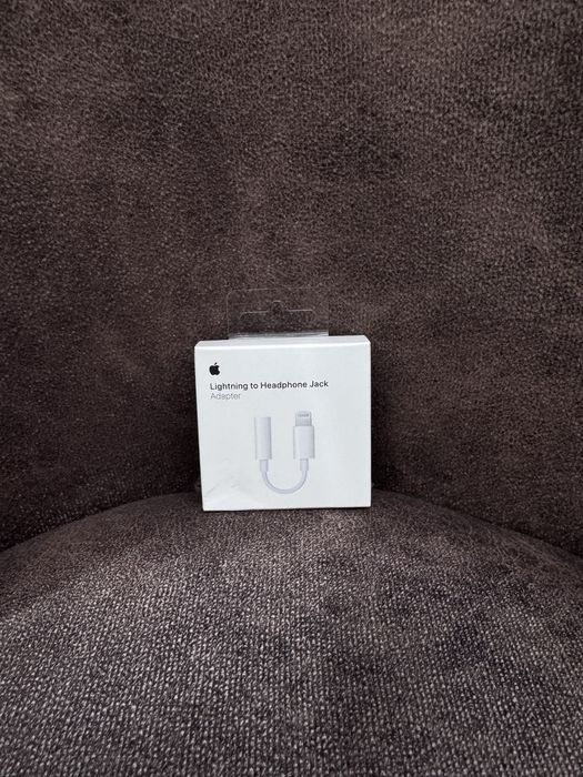 Адаптер для телефона Apple Lightning to 3.5 mm Headphone Jack Adapter