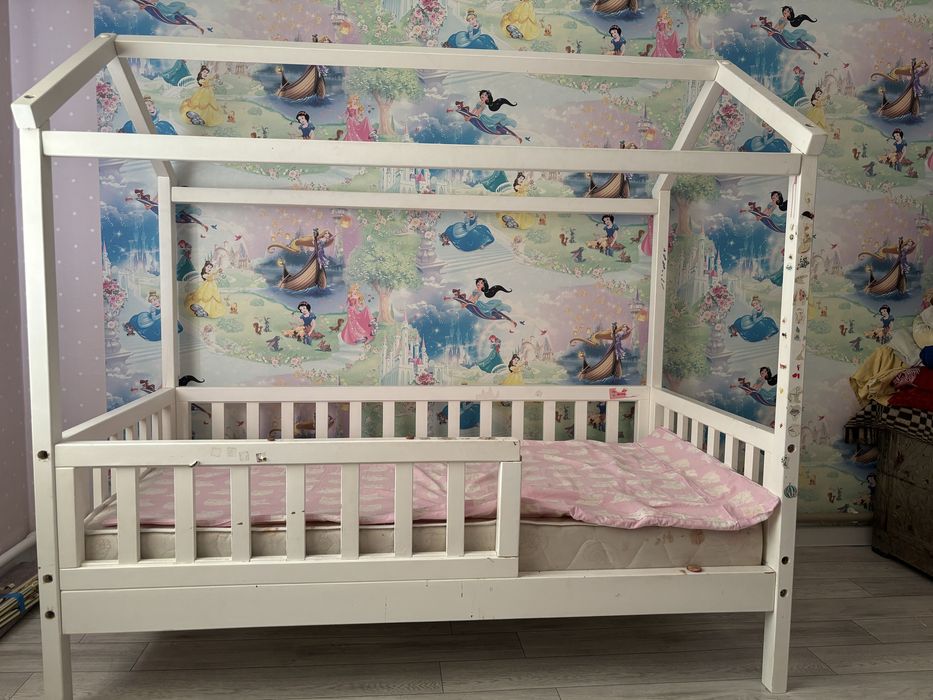 Продам детский кровать домик в хорошем состоянии