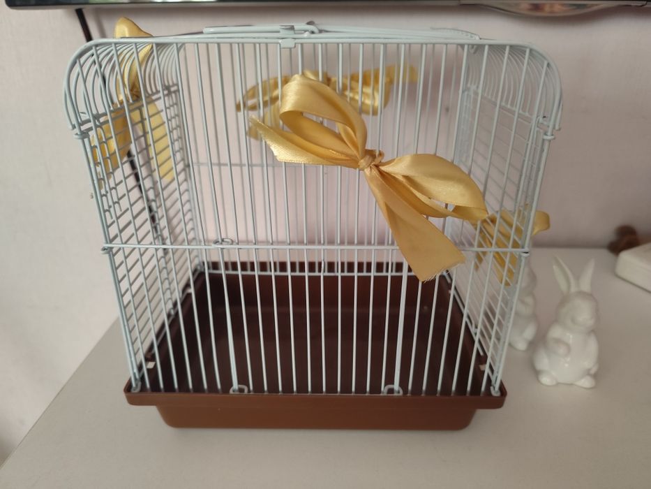 Продам    клетку.