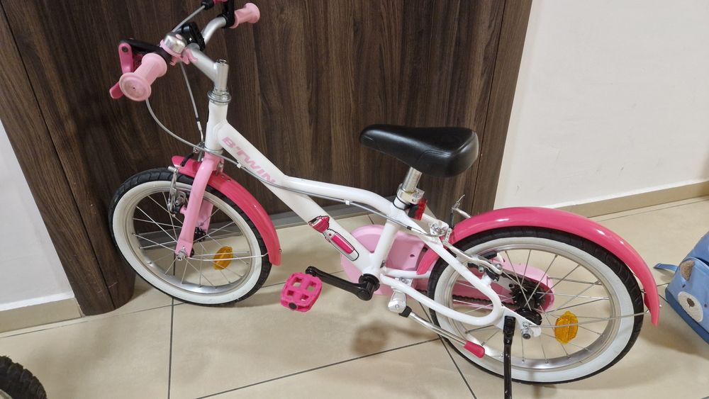 Продавам 2 колелца2,3 год и 5 6 год запазени