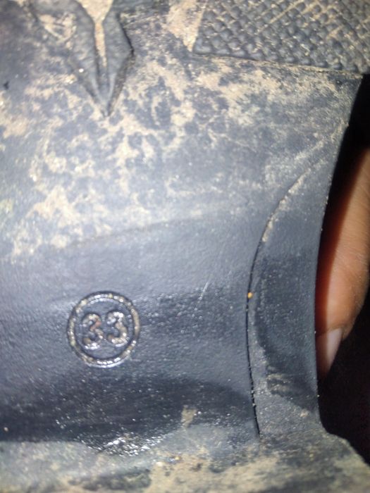 Продам зимнию детскую  обувь