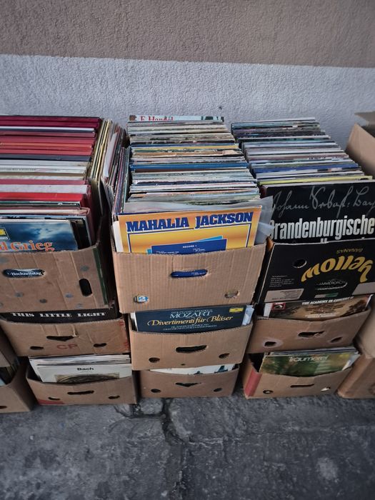 Vând 100 Discuri Vinil muzica clasca mixta pentru pick Artiști celebri