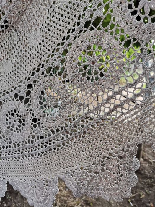 Ръчно изплетена ажурна покривка за кръгла маса 180см.
