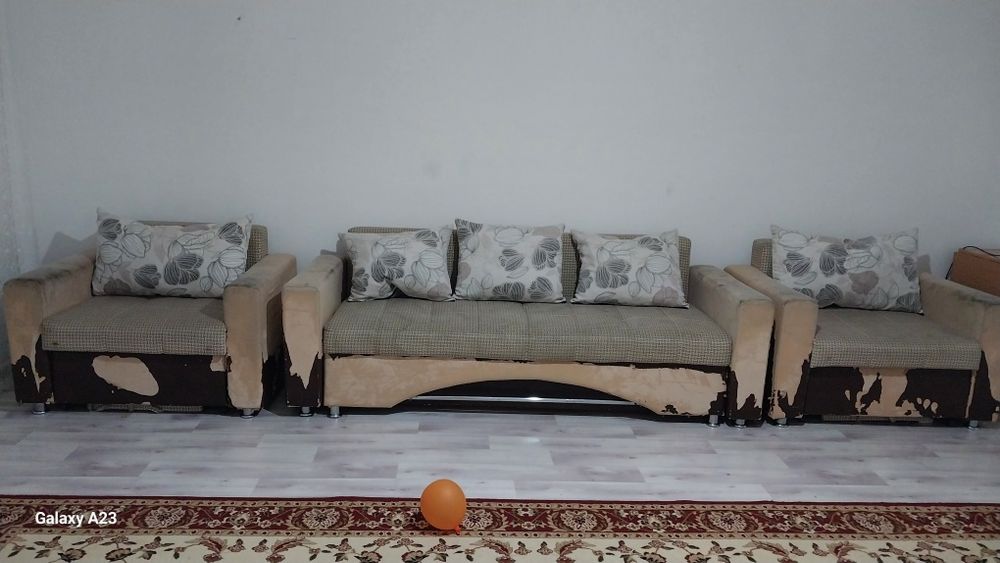 Отдам диван с креслом