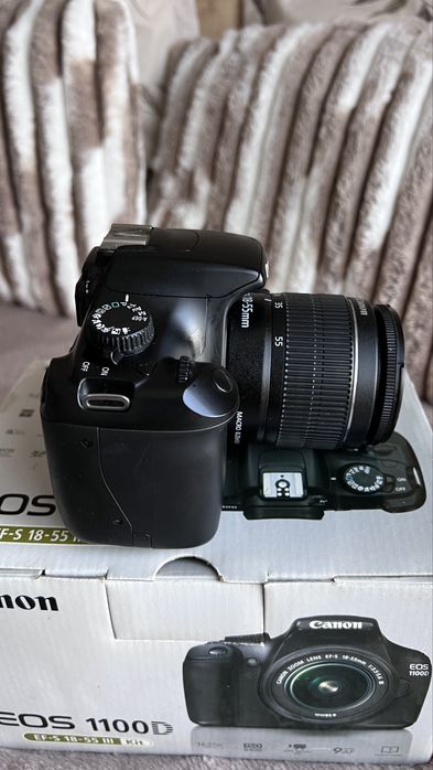 Canon EOS 1100D + обектив 18-55