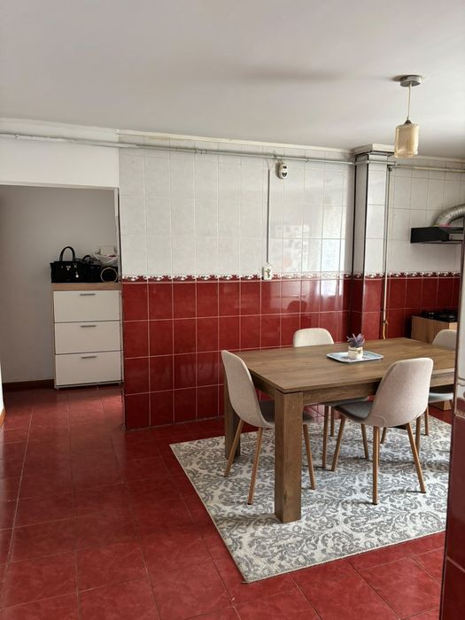 Apartament 3 camere etaj 2