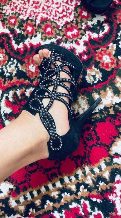 Женские босоножки