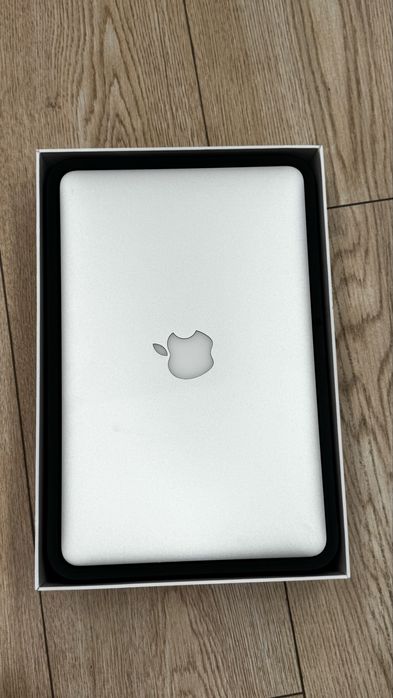 Продам Macbook Air 11