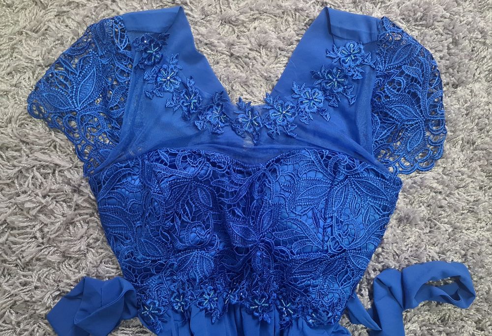 Vând rochie albastru royal mărime 42-48