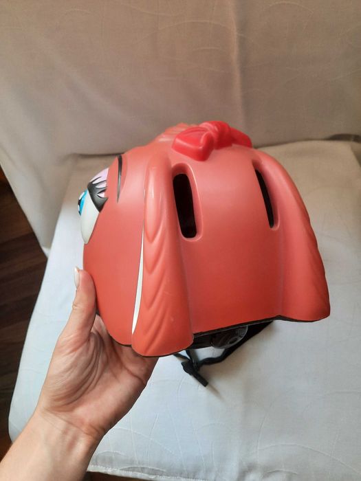 Розова каска за колело