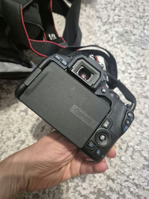 Фотоаппарат Canon 250D