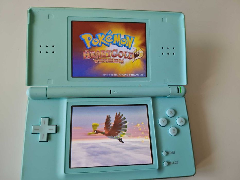 Nintendo DS Lite - качени много игри