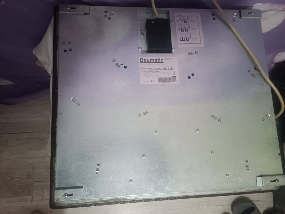 De vânzare plită electrică cu 4 ochiuri preț 250 RON