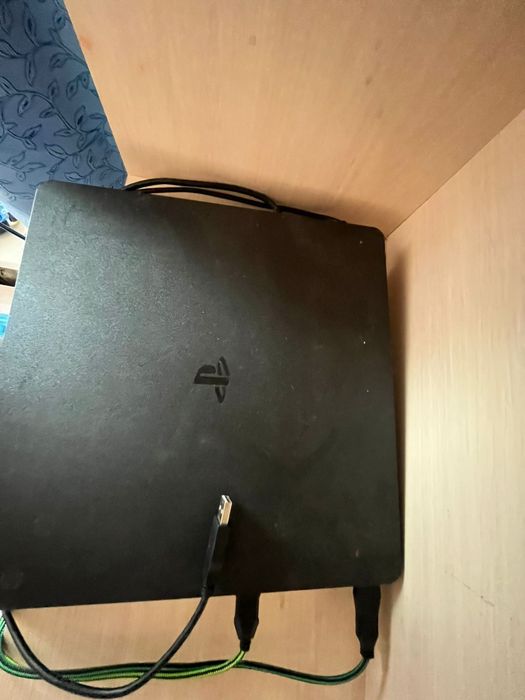 Продам пс4 1тб с дисками