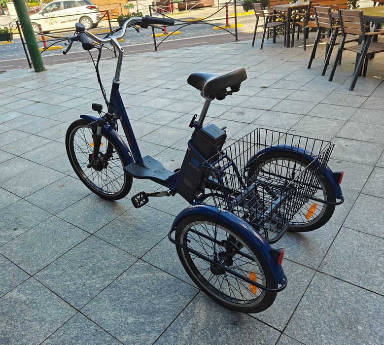 Tricicleta Electrica Z-Tech ZT-81, cu 3 Roti si Pedale, Motor 250W, Ac