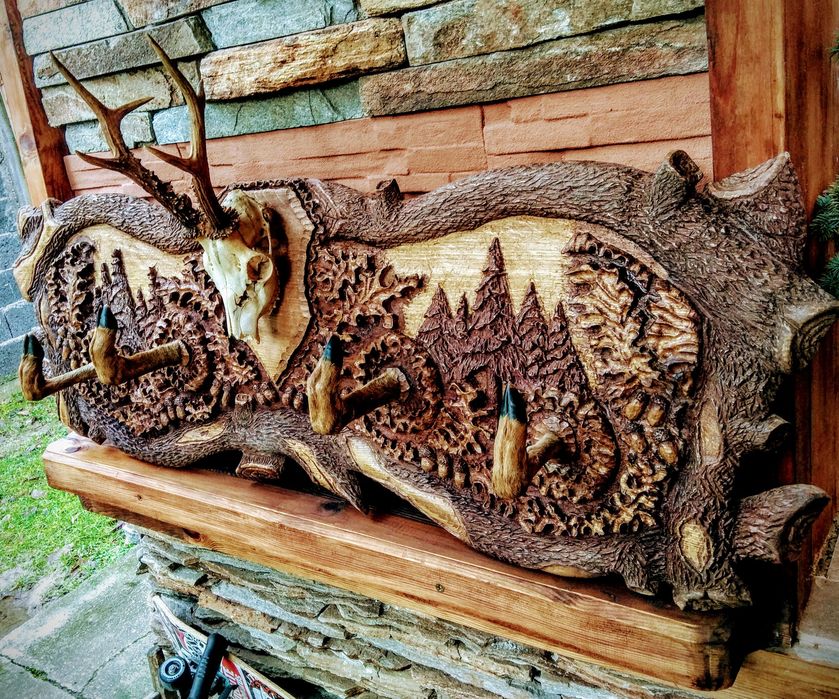 Резбовано пано-закачалка