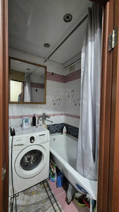 продам 2 комн квартиру Энергетиков 97А