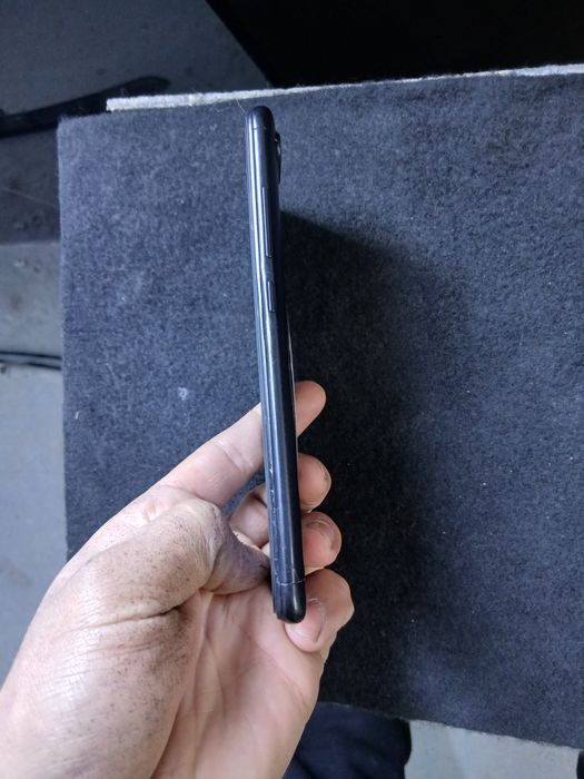 Redmi 6 holati zoʻr ishlab turibdi 32gb xotira 2 sim aux joylari zoʻr