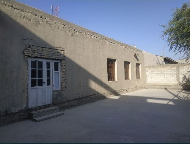 Ховли 7 соток иподром бозор олдига срочно сотилади