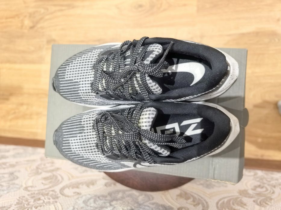 Продам кроссовки на мальчика 38р