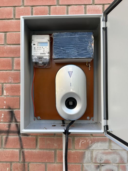 Установка зарядных станций для Электромобилей.