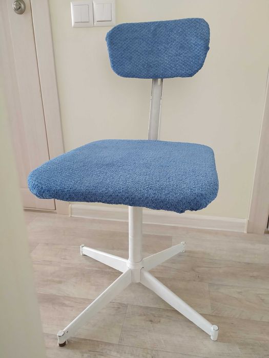 Стул вращающийся металлический