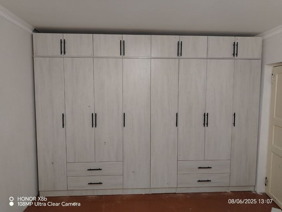 Shkaf sotiladi dastafka ustanovka bepul