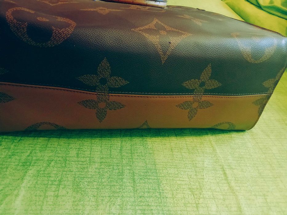 Голяма чанта Louis Vuitton - 120 евро.