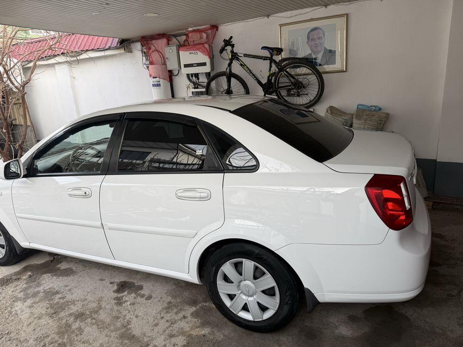 Jentra мошинаси сотилади