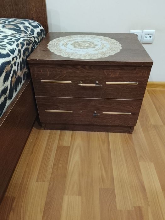 Каричневый мебель