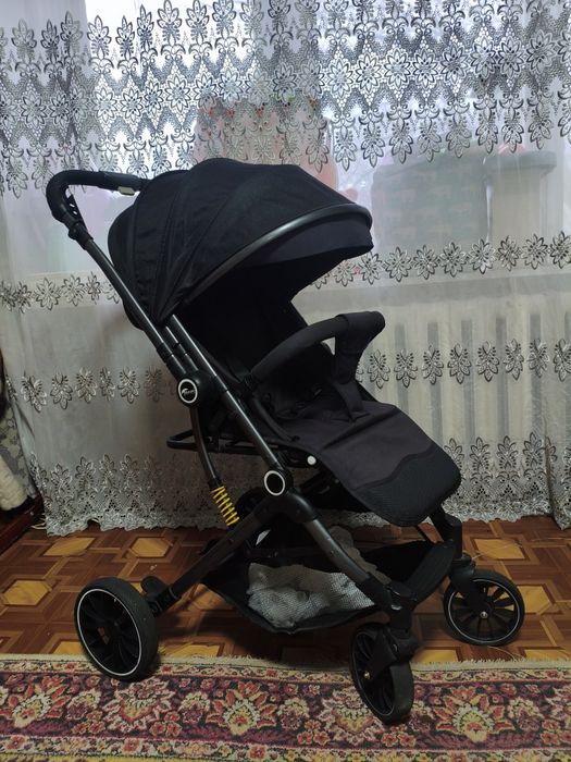 Продам  прогулочную коляску Teknum