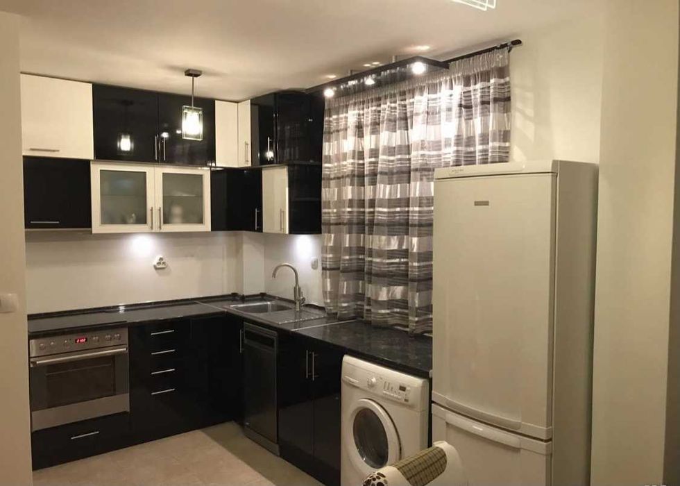 Дава се под наем Тристаен апартамент в Благоевград, Освобождение - 74 кв.м за 306 € - Снимка #1