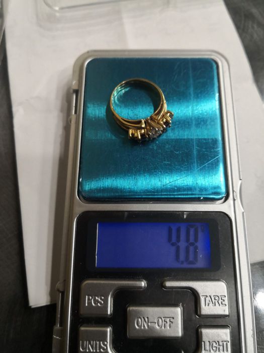 Vind inel din aur 14kt cu rubine și diamant