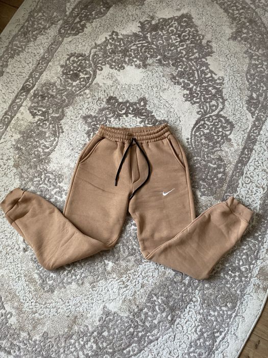Pantaloni plușati nike