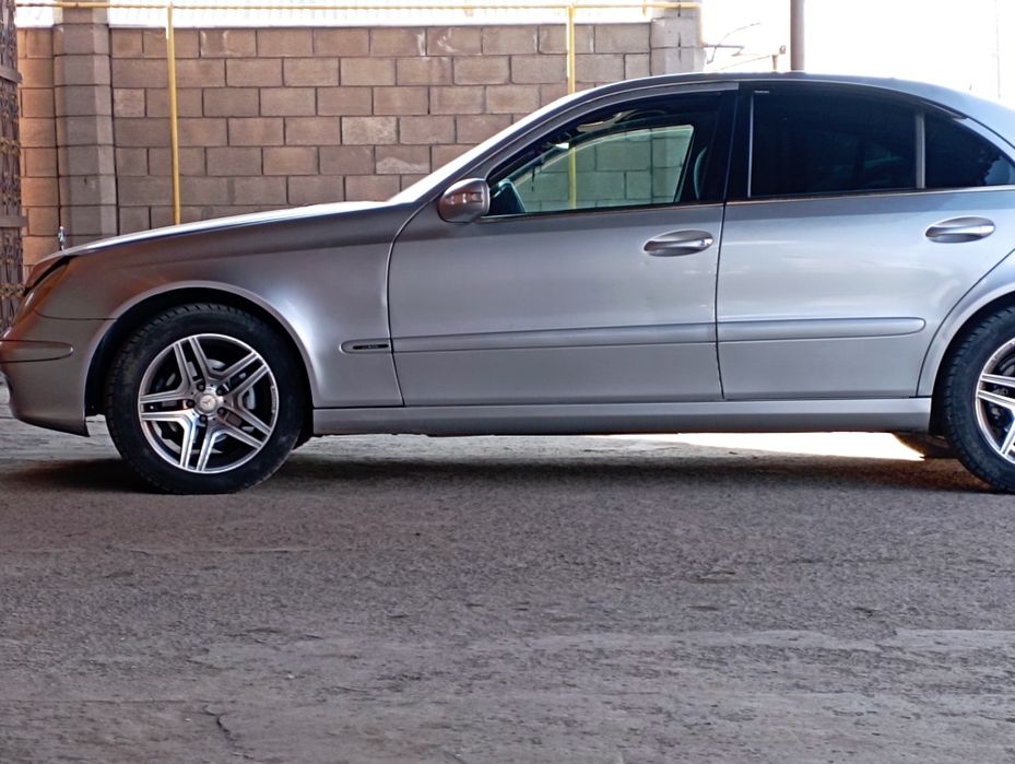 Мерседес Бенс 211Е