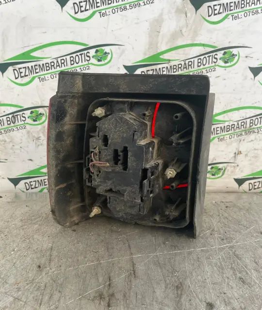 Lampa / Tripla stop dreapta pe aripa Volkswagen VW Passat 1992