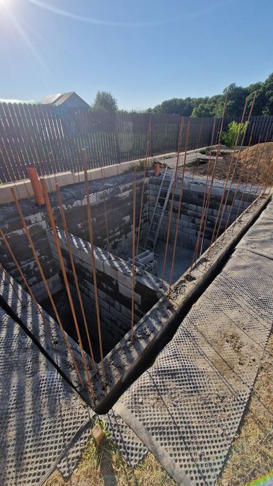 Execut beciuri din bolțari de fundație