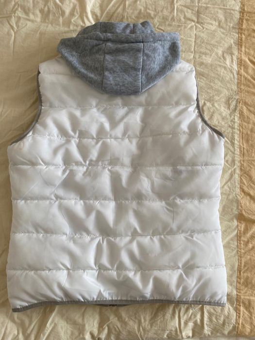 Продам пуховой жилет новый