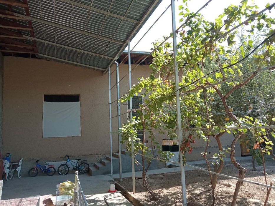 uy sotiladi eski 16 yillik betonkaga yaqin 6 sotu