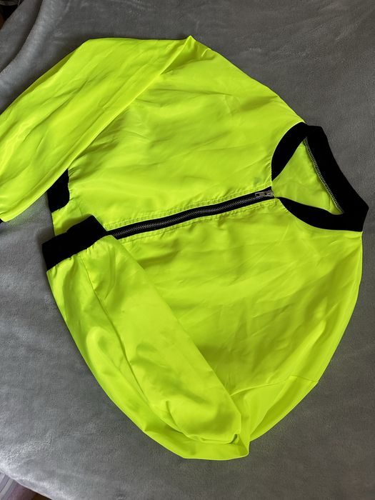 Електриково тънко късо яке по модел на ZARA