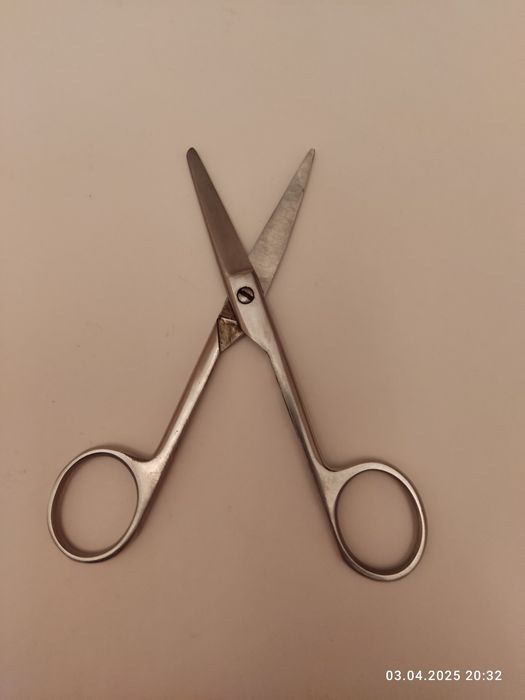 Ножницы и ключ для серванта