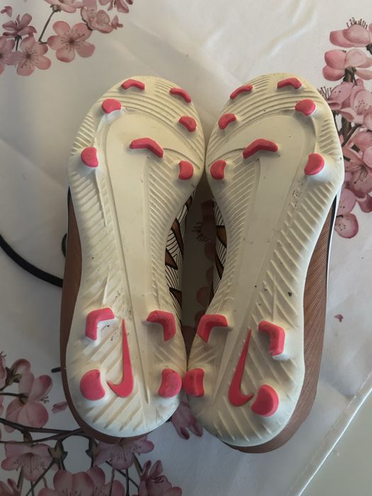 Vand ghete de fotbal nike mercurial