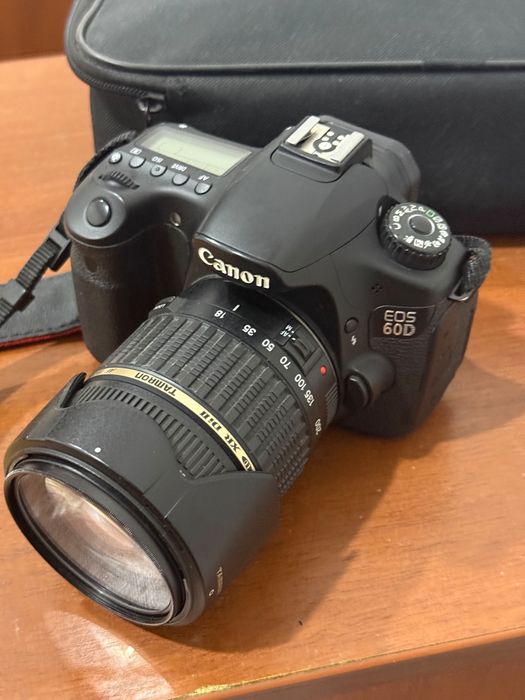 Продаётся Canon 60D + вспышка!