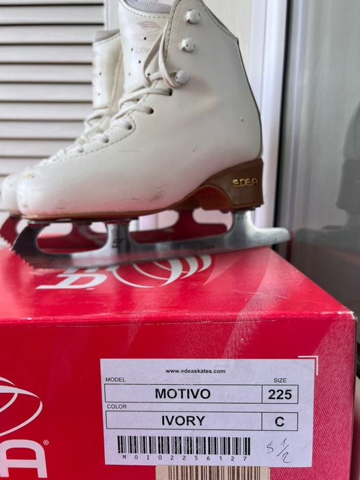 продам фигурные коньки