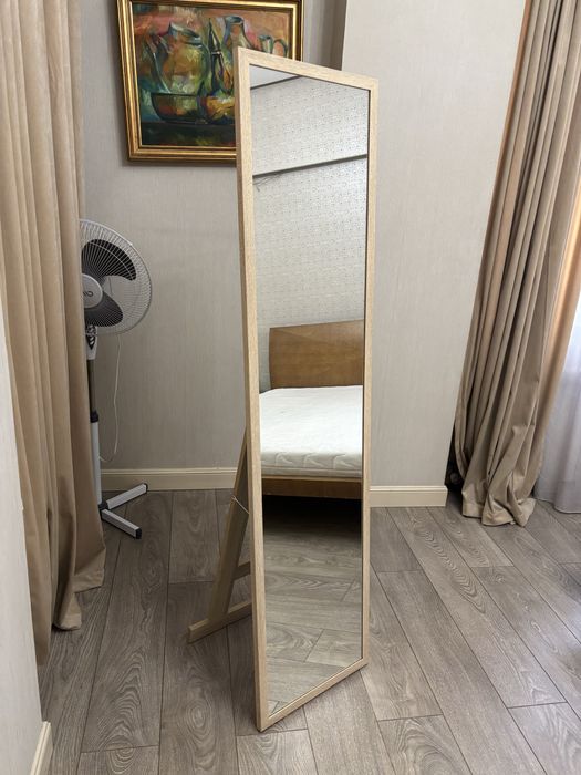 Срочно продам зеркало напольное IKEA