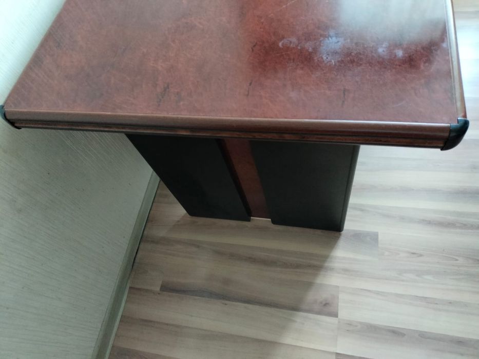 Продам стол дубовый