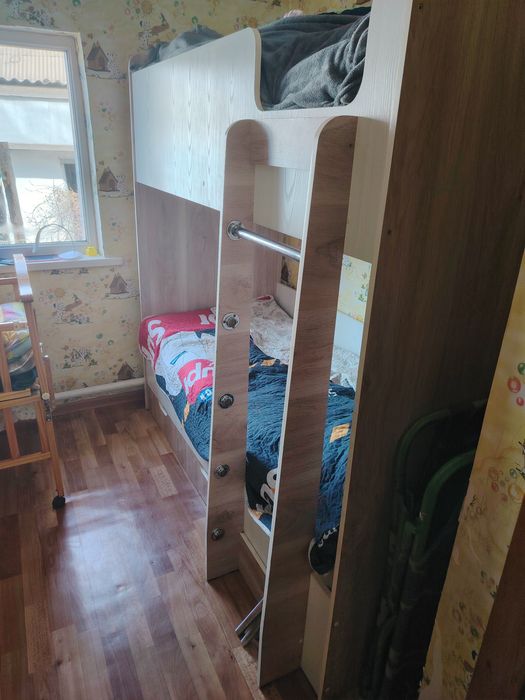 Двухъярусная кровать