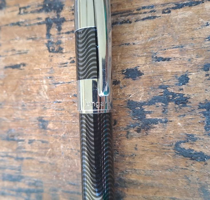 писалка Унгаро Emanuel Ungaro Paris метал сребрист и черно