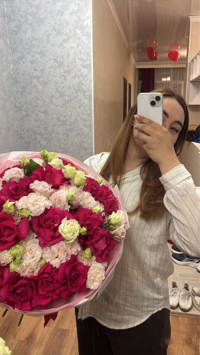 Букет из роз и эустом